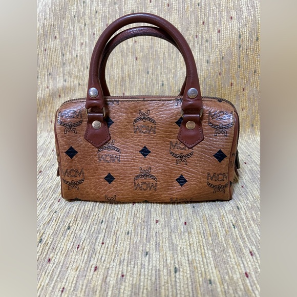 MCM AUTHENTICATED MINI VISETOS COGNAC BOSTON BAG. UEC. LIKE NEW. COMES WITH COA. - Picture 3 of 12